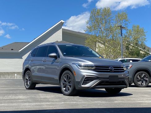 Used 2023 Volkswagen Tiguan SE w/ Panoramic Sunroof Package AWD/4WD image 1
