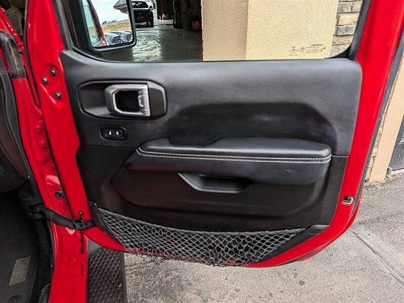 Used 2023 Jeep Wrangler Unlimited Sahara w/ Cold Weather Group AWD/4WD image 30