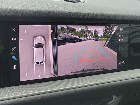 Used 2025 Porsche Cayenne image 31