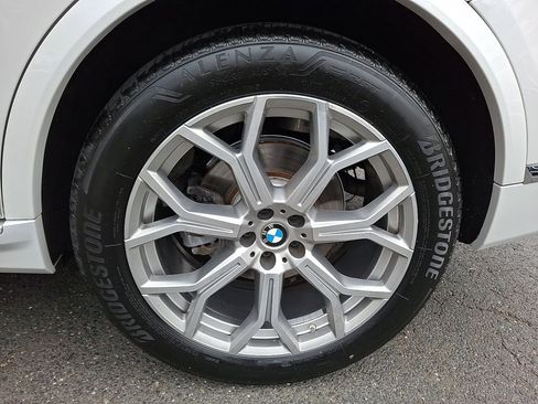 Certified 2024 BMW X7 xDrive40i w/ Premium Package image 7