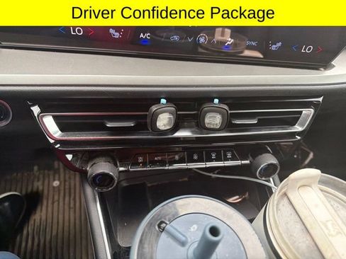 Used 2025 Chevrolet Traverse LT w/ Driver Confidence Package FWD image 9