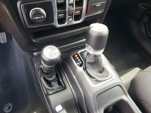 Used 2020 Jeep Wrangler Unlimited Sport image 26