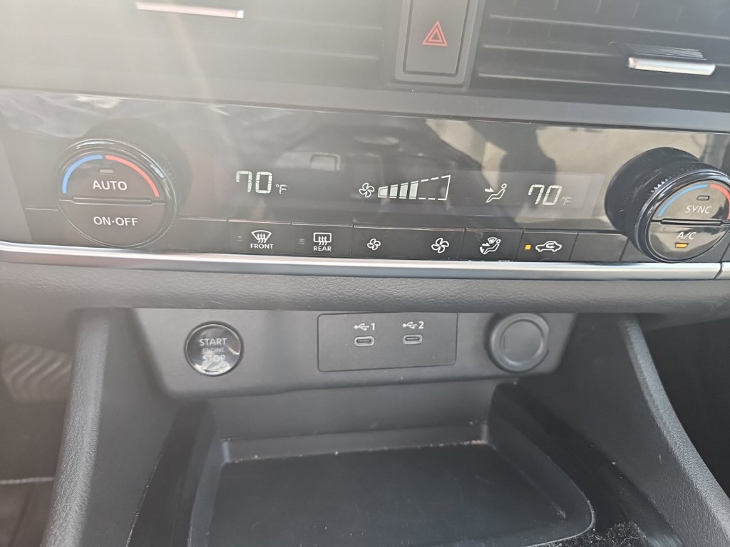 Used 2025 Nissan Rogue SV AWD/4WD image 17