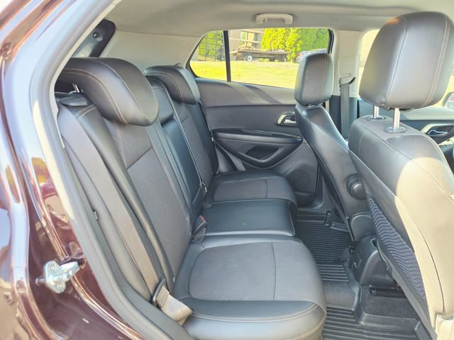 Used 2021 Chevrolet Trax LT w/ LT Convenience Package FWD image 18
