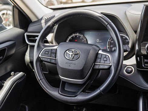 Certified 2025 Toyota Highlander LE AWD/4WD image 15