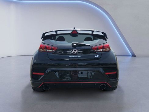 Used 2020 Hyundai Veloster N w/ Performance Package FWD image 4