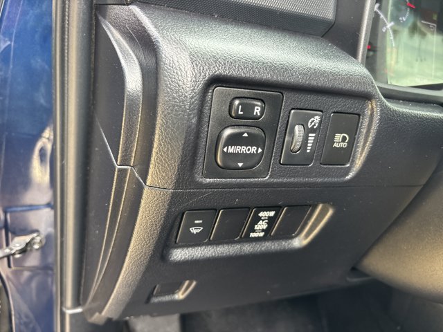 Used 2020 Toyota 4Runner SR5 AWD/4WD image 21