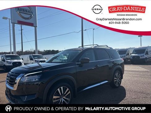 Used 2022 Nissan Pathfinder Platinum w/ Cargo Package image 1