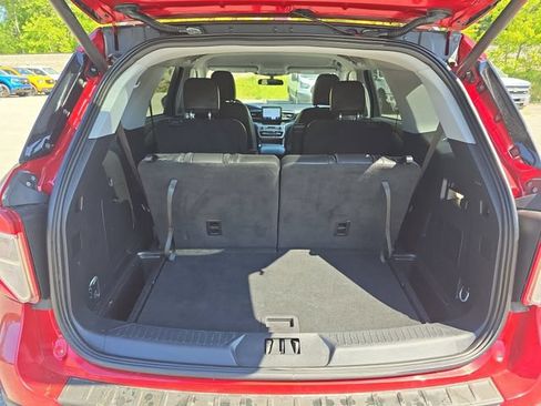 Certified 2023 Ford Explorer XLT w/ Equipment Group 202A AWD/4WD image 8