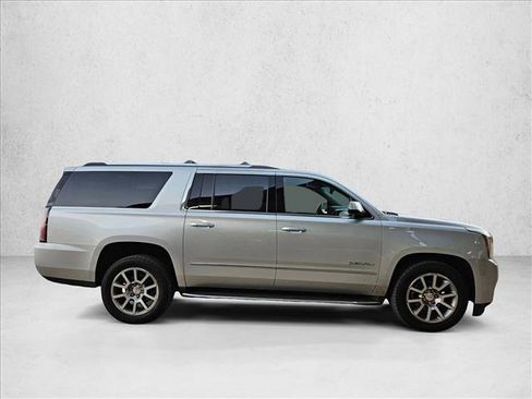Used 2019 GMC Yukon XL Denali image 4