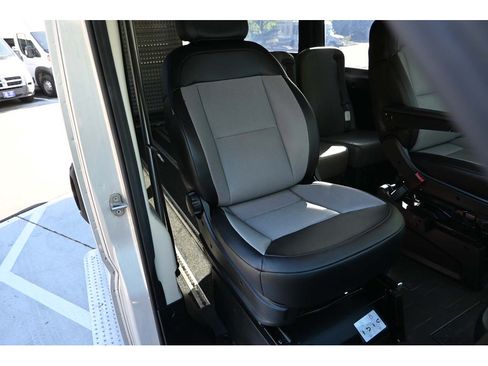 Used 2019 RAM ProMaster 2500 w/ Premium Appearance Group FWD image 16