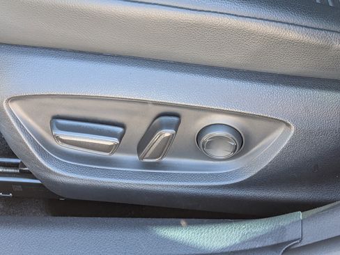 Used 2023 Toyota Camry SE image 19