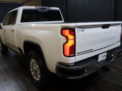 Used 2025 Chevrolet Silverado 2500 LTZ w/ LTZ Convenience Package AWD/4WD image 3