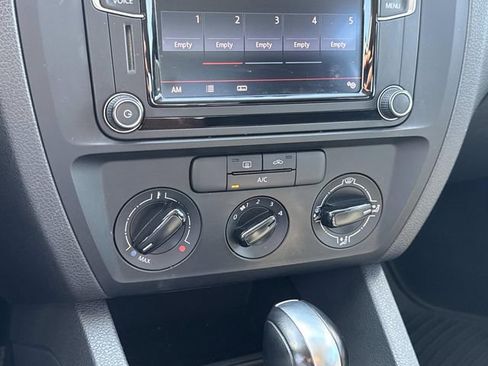 Used 2016 Volkswagen Jetta S image 19