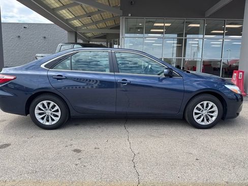 Used 2015 Toyota Camry LE FWD image 2