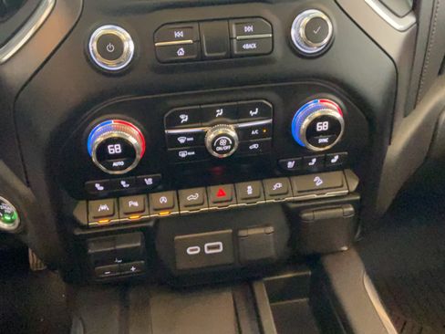 Used 2020 GMC Sierra 1500 AT4 w/ AT4 Premium Package AWD/4WD image 17