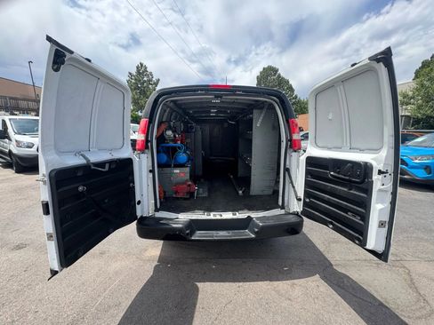 Used 2017 Chevrolet Express 3500 Extended image 16