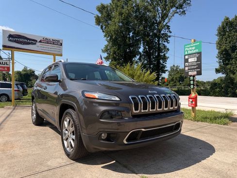 Used 2018 Jeep Cherokee Limited AWD/4WD image 4
