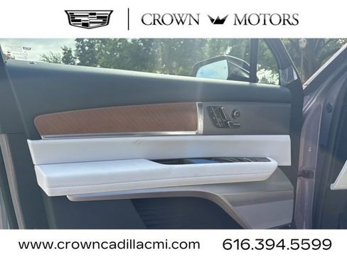 New 2026 Cadillac Vistiq Luxury image 14