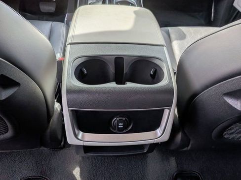 Used 2023 Kia Carnival LX image 18