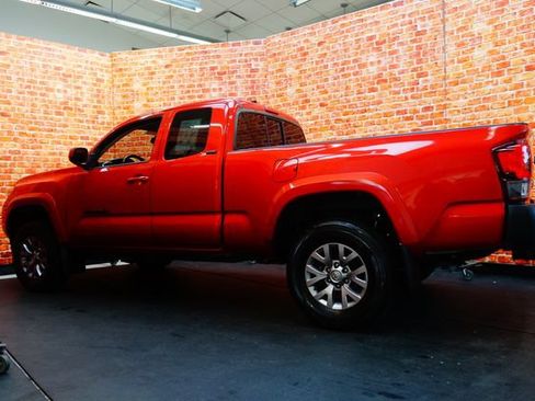 Used 2019 Toyota Tacoma SR5 AWD/4WD image 7