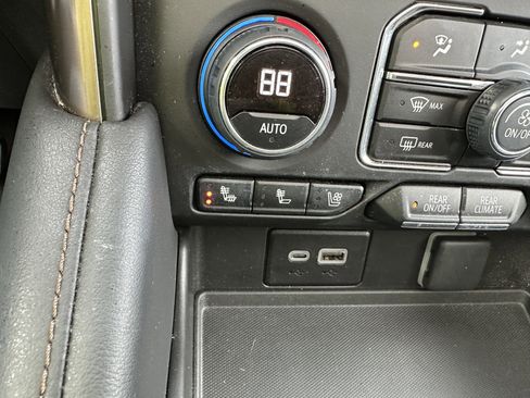 Used 2024 Chevrolet Tahoe High Country image 22