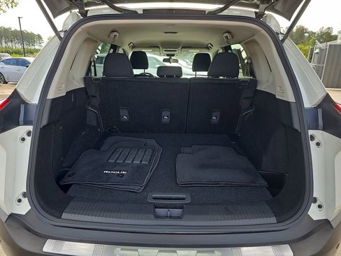 Used 2023 Nissan Rogue SV FWD image 16