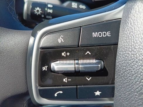 Used 2026 Kia Carnival FWD image 5