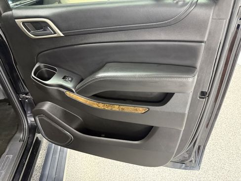 Used 2016 GMC Yukon XL Denali image 32