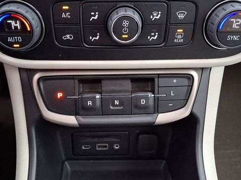 Used 2022 GMC Terrain Denali w/ Denali Premium Package image 16