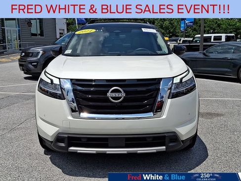 Used 2024 Nissan Pathfinder Platinum w/ Cargo Package AWD/4WD image 3