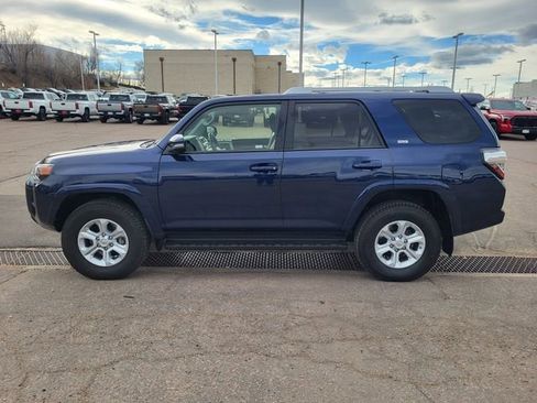 Used 2017 Toyota 4Runner SR5 Premium image 2