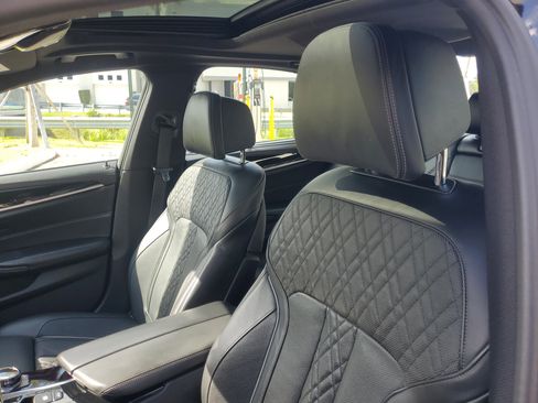 Used 2019 BMW M550i xDrive M550i xDrive image 16