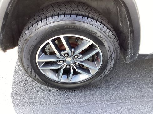Used 2017 Jeep Grand Cherokee Limited image 11