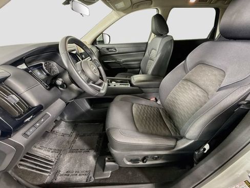 Used 2025 Nissan Pathfinder SV FWD image 20