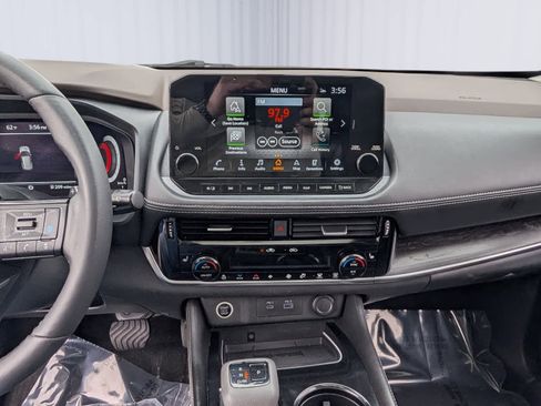 Used 2022 Nissan Rogue Platinum w/ Head-Up Display Package image 18