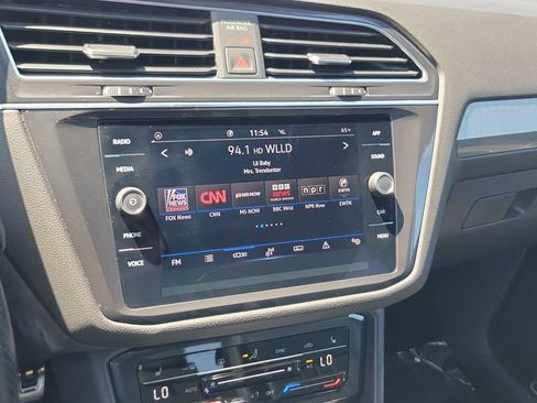 Used 2023 Volkswagen Tiguan SE R-Line image 13