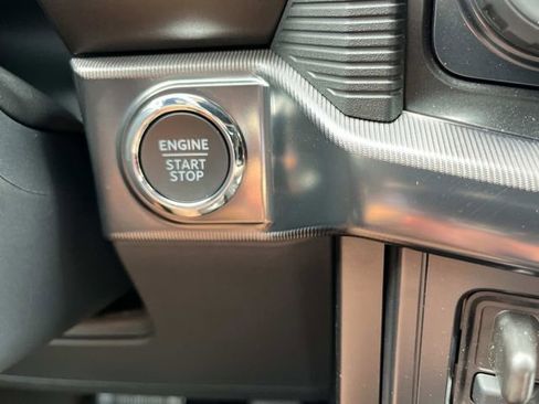 Used 2025 Ford F150 Raptor AWD/4WD image 42