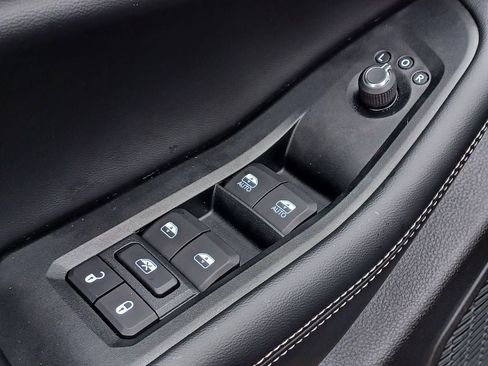 Used 2025 Jeep Grand Cherokee Laredo X AWD/4WD image 12
