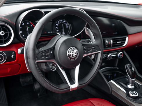 Used 2019 Alfa Romeo Giulia Ti w/ TI Performance Package AWD/4WD image 11