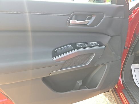 New 2025 Nissan Pathfinder SL image 12