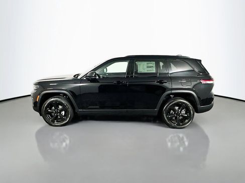 New 2025 Jeep Grand Cherokee Altitude image 4