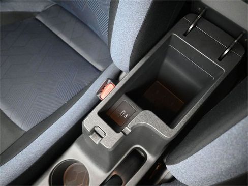 New 2025 Nissan Versa SV w/ Trunk Package image 31