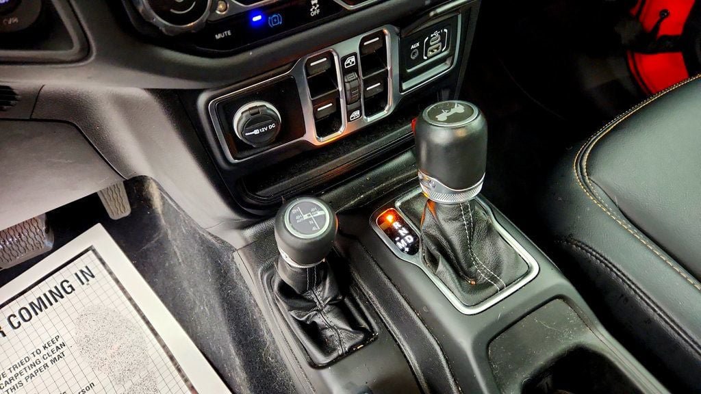 Used 2024 Jeep Wrangler Unlimited Sahara AWD/4WD image 16