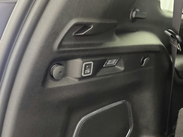 Used 2022 Jeep Grand Cherokee L Limited w/ Black Appearance Package RWD image 24