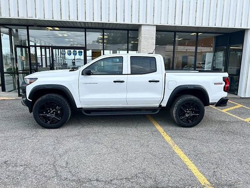 Used 2024 Chevrolet Colorado Trail Boss AWD/4WD image 4
