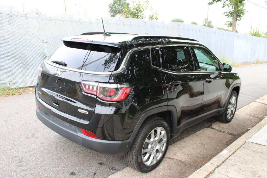 Used 2022 Jeep Compass Latitude w/ Sun and Sound Group AWD/4WD image 5