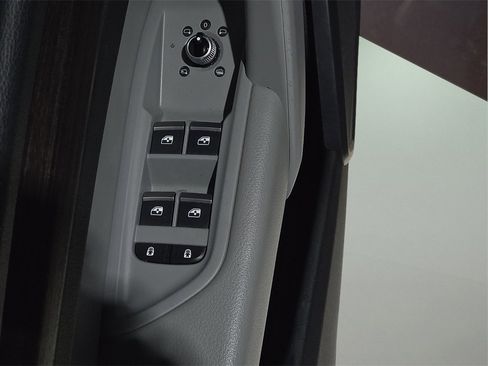 Used 2023 Audi Q5 2.0T Premium w/ Convenience Package image 18