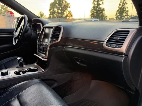 Used 2015 Jeep Grand Cherokee Overland AWD/4WD image 19