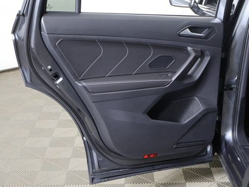 Used 2022 Volkswagen Tiguan SE w/ Panoramic Sunroof Package image 25